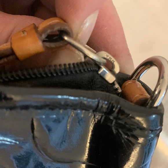 Coach satchel small/med size 2 out pockets, zip closure - Picture 8 of 12